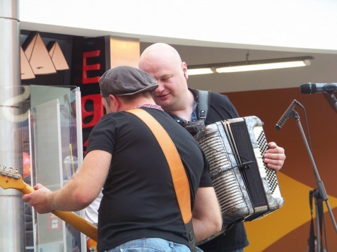 Koncert zespołu Tuhaj Bej w Galerii Bursztynowej (06.06.2014) - zdjęcie #33 - eOstroleka.pl