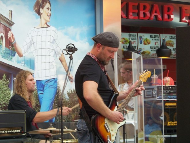 Koncert zespołu Tuhaj Bej w Galerii Bursztynowej (06.06.2014) - zdjęcie #29 - eOstroleka.pl