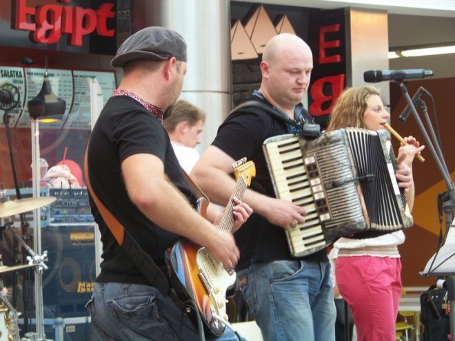 Koncert zespołu Tuhaj Bej w Galerii Bursztynowej (06.06.2014) - zdjęcie #5 - eOstroleka.pl
