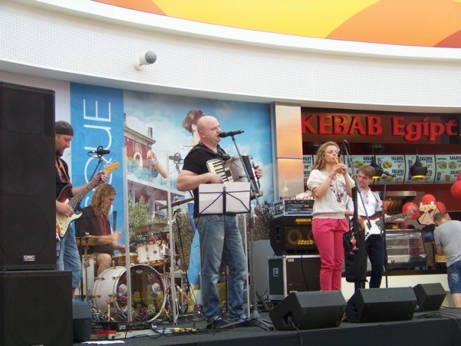 Koncert zespołu Tuhaj Bej w Galerii Bursztynowej (06.06.2014) - zdjęcie #10 - eOstroleka.pl