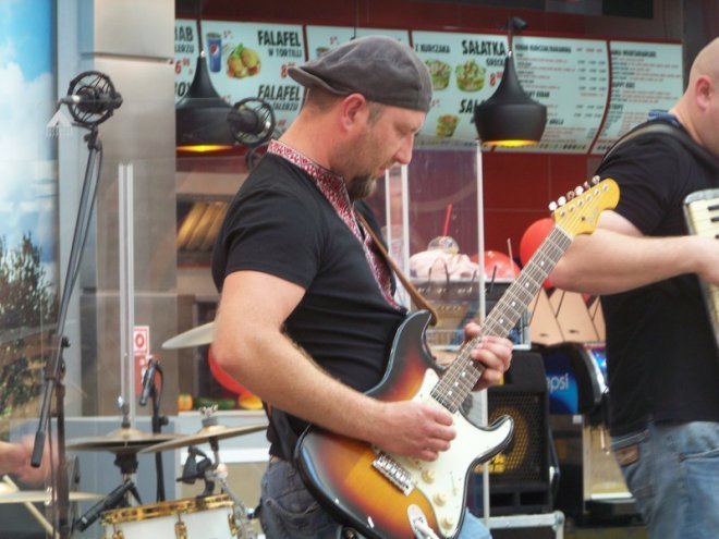 Koncert zespołu Tuhaj Bej w Galerii Bursztynowej (06.06.2014) - zdjęcie #8 - eOstroleka.pl