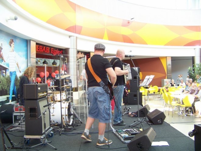 Koncert zespołu Tuhaj Bej w Galerii Bursztynowej (06.06.2014) - zdjęcie #6 - eOstroleka.pl