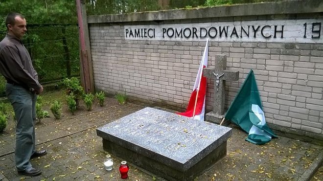 Członkowie Narodowe Ostrołęki oddali hołd ofiarom „Krwawej Niedzieli” [13.07.2014] - zdjęcie #3 - eOstroleka.pl