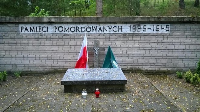 Członkowie Narodowe Ostrołęki oddali hołd ofiarom „Krwawej Niedzieli” [13.07.2014] - zdjęcie #2 - eOstroleka.pl