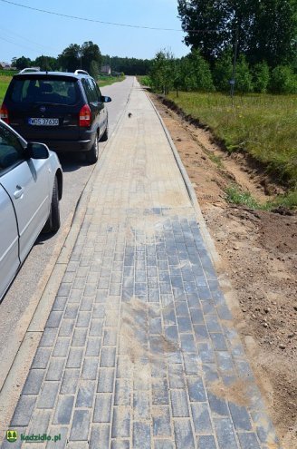 Czarnia już z chodnikiem [18.07.2014] - zdjęcie #15 - eOstroleka.pl