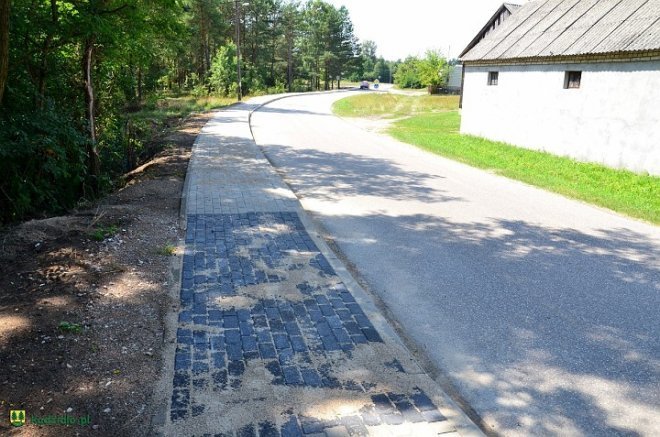 Czarnia już z chodnikiem [18.07.2014] - zdjęcie #5 - eOstroleka.pl