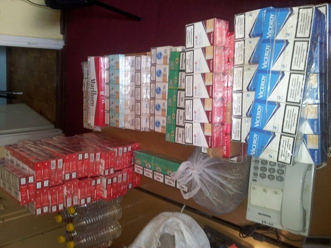 Ostrołęka: Zabezpieczono nielegalny alkohol i papierosy o wartości około 17 tys. zł [23.07.2014] - zdjęcie #2 - eOstroleka.pl