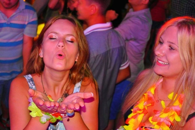 Hawajska Noc w klubie Ibiza Zalesie[26.07.2014] - zdjęcie #71 - eOstroleka.pl
