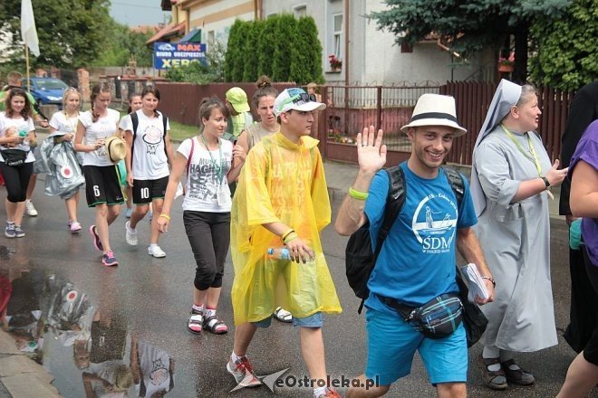 Piesza ełcka pielgrzymka na Jasną Górę zawitała do Ostrołęki [31.07.2014] - zdjęcie #72 - eOstroleka.pl