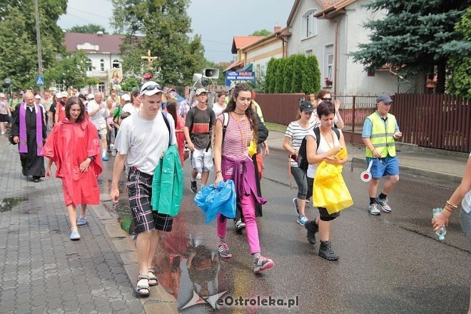 Piesza ełcka pielgrzymka na Jasną Górę zawitała do Ostrołęki [31.07.2014] - zdjęcie #61 - eOstroleka.pl