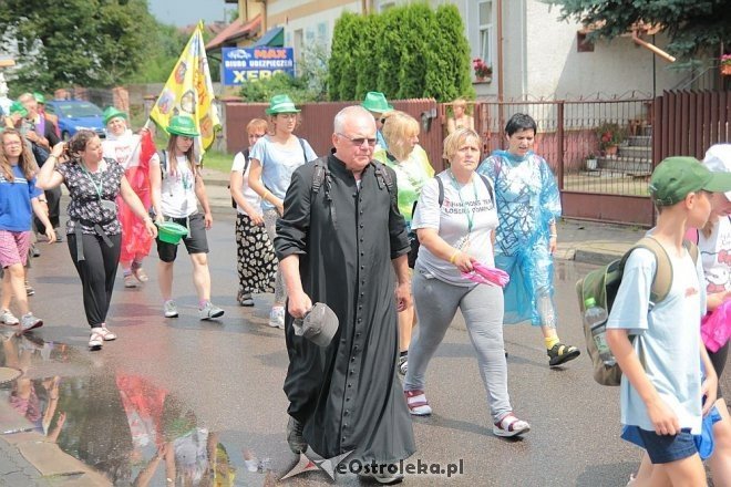 Piesza ełcka pielgrzymka na Jasną Górę zawitała do Ostrołęki [31.07.2014] - zdjęcie #36 - eOstroleka.pl