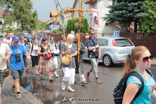 Piesza ełcka pielgrzymka na Jasną Górę zawitała do Ostrołęki [31.07.2014] - zdjęcie #16 - eOstroleka.pl