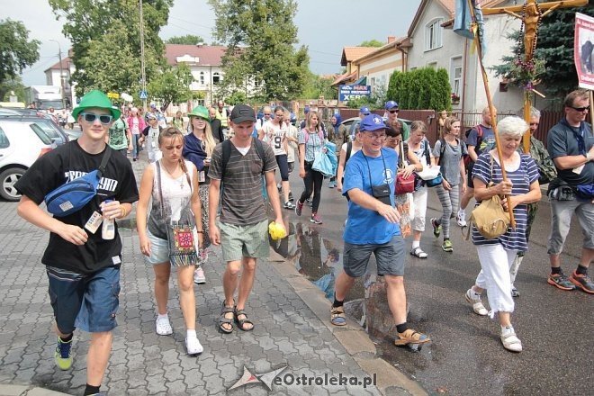 Piesza ełcka pielgrzymka na Jasną Górę zawitała do Ostrołęki [31.07.2014] - zdjęcie #15 - eOstroleka.pl