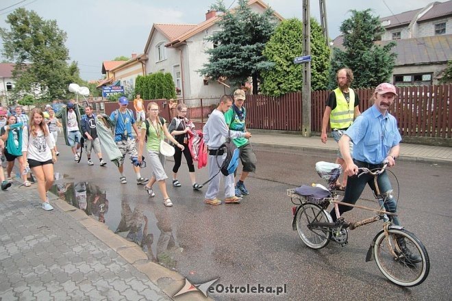 Piesza ełcka pielgrzymka na Jasną Górę zawitała do Ostrołęki [31.07.2014] - zdjęcie #9 - eOstroleka.pl