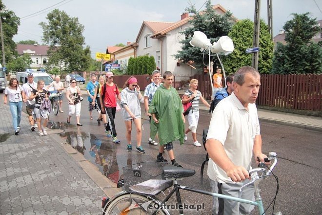 Piesza ełcka pielgrzymka na Jasną Górę zawitała do Ostrołęki [31.07.2014] - zdjęcie #5 - eOstroleka.pl