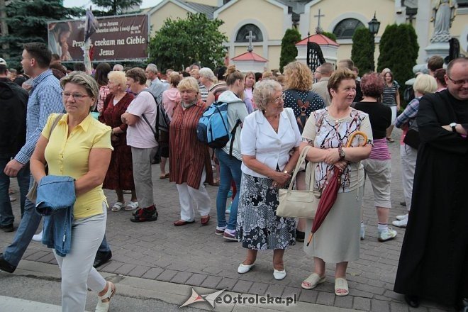 Ostrołęccy pielgrzymi wyruszyli na Jasną Górę [01.08.2014] - zdjęcie #9 - eOstroleka.pl