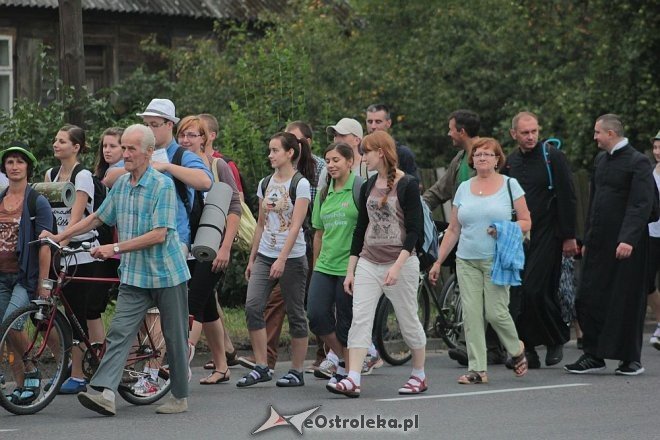 Ostrołęccy pielgrzymi wyruszyli na Jasną Górę [01.08.2014] - zdjęcie #6 - eOstroleka.pl
