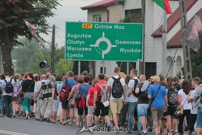 Ostrołęccy pielgrzymi wyruszyli na Jasną Górę [01.08.2014] - zdjęcie #1 - eOstroleka.pl