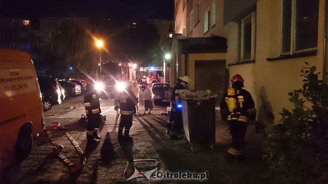 Ostrołęka: Zadymienie w wieżowcu przy Prądzyńskiego [03.08.2014] - zdjęcie #3 - eOstroleka.pl