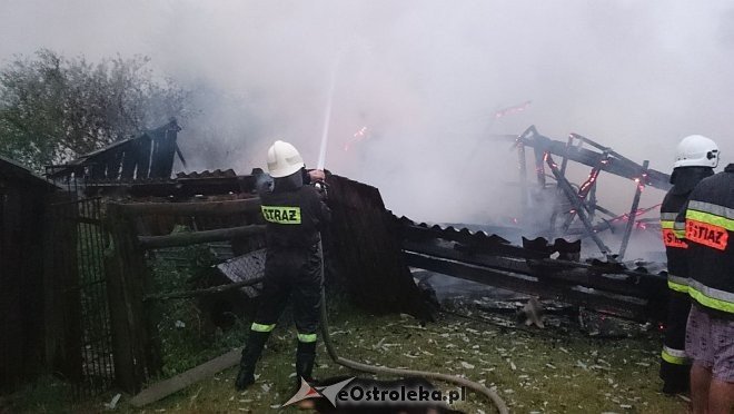 Ogromny pożar w Dzbeninie po uderzeniu pioruna [04.08.2014] - zdjęcie #3 - eOstroleka.pl