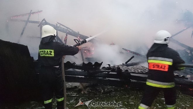 Ogromny pożar w Dzbeninie po uderzeniu pioruna [04.08.2014] - zdjęcie #4 - eOstroleka.pl