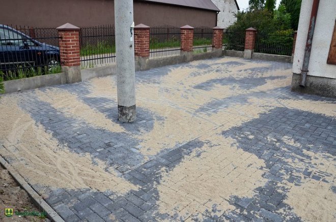 Teren wokół szkoły w Chudku został zagospodarowany [22.08.2014] - zdjęcie #1 - eOstroleka.pl