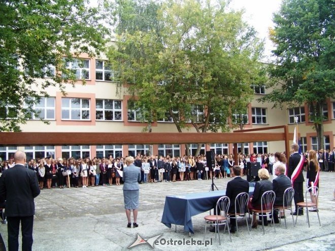 Rozpoczęcie roku szkolnego 2014/15 - Gimnazjum nr 1 i Gimnazjum nr 2 w Ostrołęce (01.09.2014) - zdjęcie #14 - eOstroleka.pl