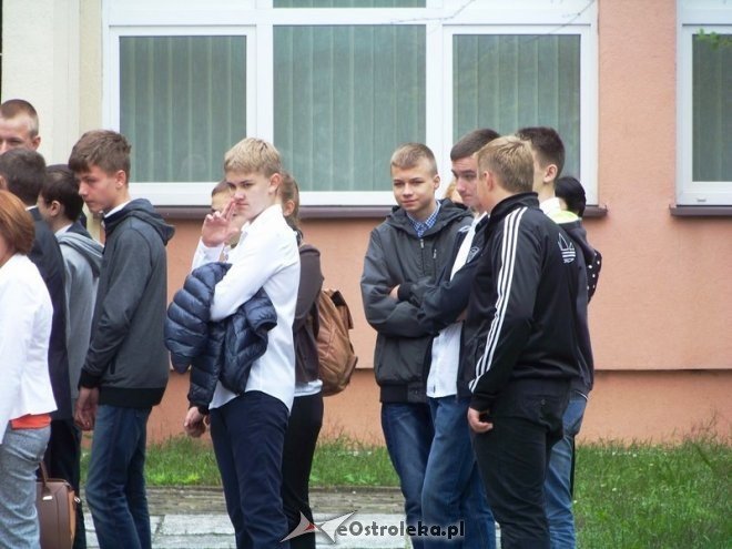 Rozpoczęcie roku szkolnego 2014/15 - Gimnazjum nr 1 i Gimnazjum nr 2 w Ostrołęce (01.09.2014) - zdjęcie #1 - eOstroleka.pl