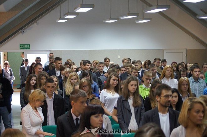 Uroczysta Inauguracja Roku Szkolnego 2014/2015 w ZSZ nr 1, ZSZ nr 3 oraz ZSZ nr 4 [01.09.2014] - zdjęcie #1 - eOstroleka.pl