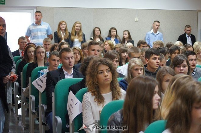 Uroczysta Inauguracja Roku Szkolnego 2014/2015 w ZSZ nr 1, ZSZ nr 3 oraz ZSZ nr 4 [01.09.2014] - zdjęcie #15 - eOstroleka.pl