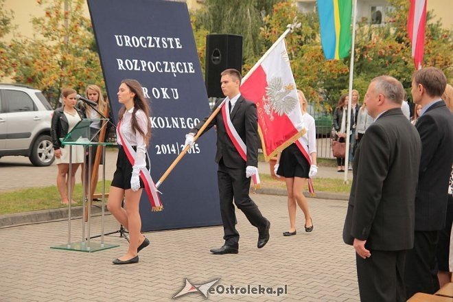 Uczniowie ZS nr 5 uroczyście przywitali nowy rok szkolny [01.09.2014] - zdjęcie #5 - eOstroleka.pl