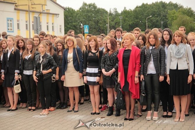 Uczniowie ZS nr 5 uroczyście przywitali nowy rok szkolny [01.09.2014] - zdjęcie #12 - eOstroleka.pl