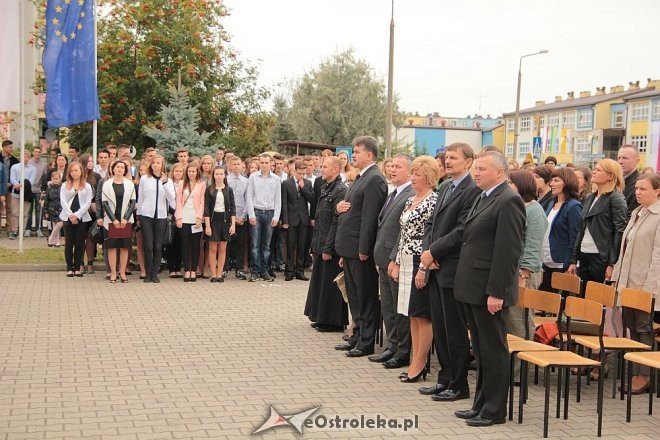 Uczniowie ZS nr 5 uroczyście przywitali nowy rok szkolny [01.09.2014] - zdjęcie #19 - eOstroleka.pl