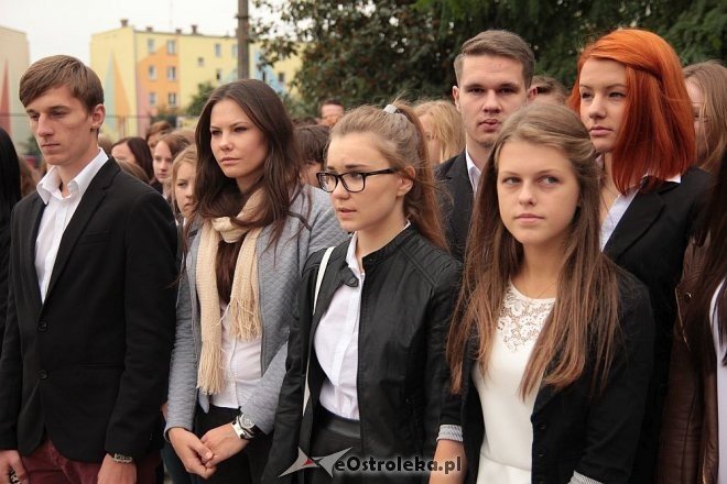 Uczniowie ZS nr 5 uroczyście przywitali nowy rok szkolny [01.09.2014] - zdjęcie #23 - eOstroleka.pl