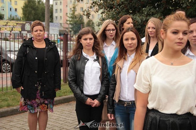 Uczniowie ZS nr 5 uroczyście przywitali nowy rok szkolny [01.09.2014] - zdjęcie #34 - eOstroleka.pl