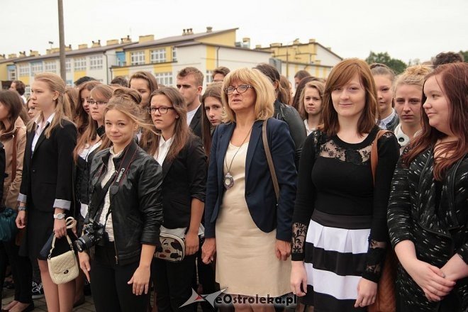 Uczniowie ZS nr 5 uroczyście przywitali nowy rok szkolny [01.09.2014] - zdjęcie #33 - eOstroleka.pl