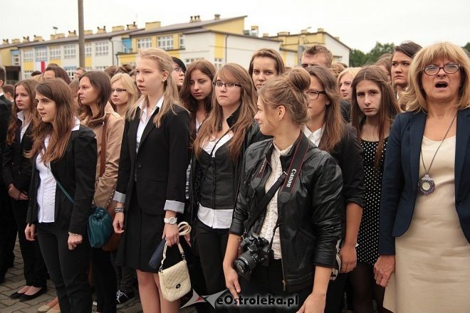 Uczniowie ZS nr 5 uroczyście przywitali nowy rok szkolny [01.09.2014] - zdjęcie #34 - eOstroleka.pl