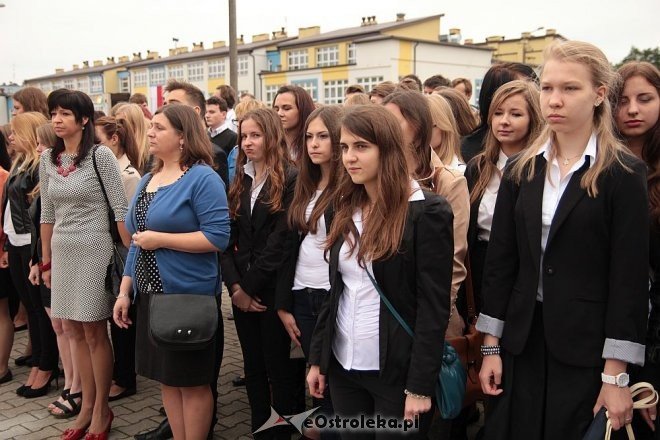 Uczniowie ZS nr 5 uroczyście przywitali nowy rok szkolny [01.09.2014] - zdjęcie #35 - eOstroleka.pl