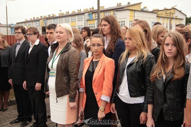 Uczniowie ZS nr 5 uroczyście przywitali nowy rok szkolny [01.09.2014] - zdjęcie #38 - eOstroleka.pl