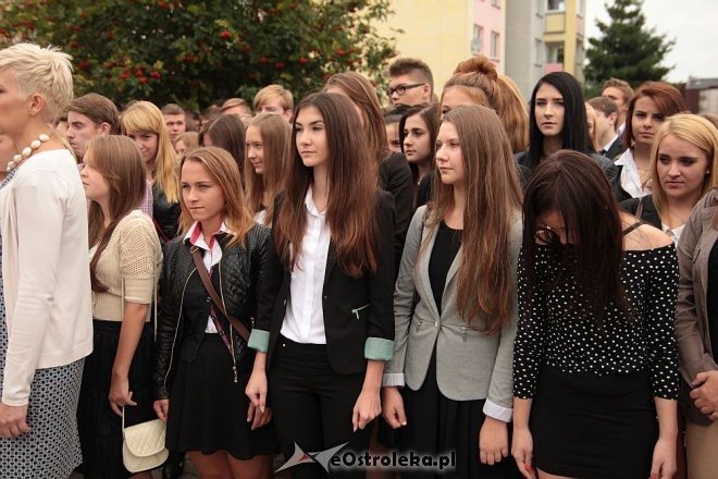 Uczniowie ZS nr 5 uroczyście przywitali nowy rok szkolny [01.09.2014] - zdjęcie #19 - eOstroleka.pl