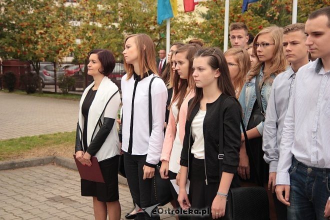 Uczniowie ZS nr 5 uroczyście przywitali nowy rok szkolny [01.09.2014] - zdjęcie #14 - eOstroleka.pl