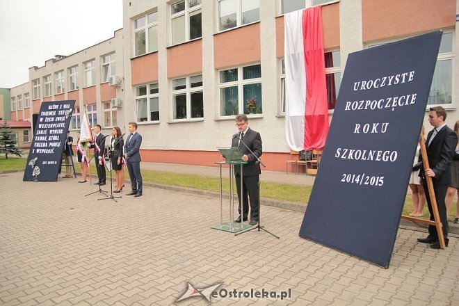 Uczniowie ZS nr 5 uroczyście przywitali nowy rok szkolny [01.09.2014] - zdjęcie #5 - eOstroleka.pl