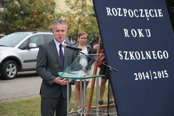 Uczniowie ZS nr 5 uroczyście przywitali nowy rok szkolny [01.09.2014] - zdjęcie #3 - eOstroleka.pl