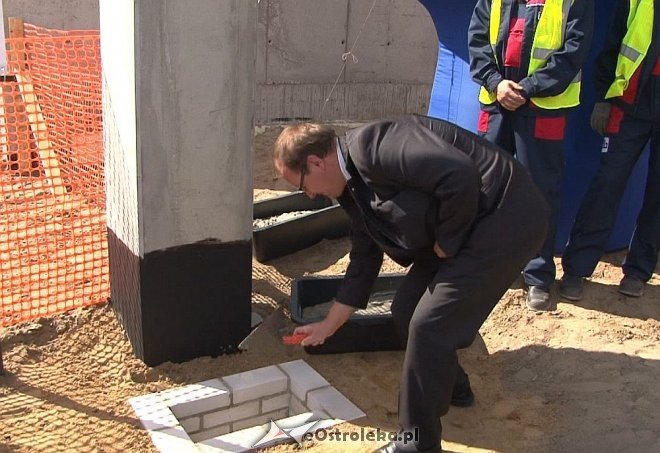 Kamień węgielny nowoczesnej hali targowej uroczyście wmurowany [03.09.2014] - zdjęcie #4 - eOstroleka.pl