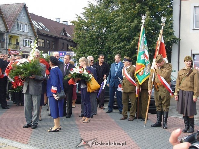 Odsłonięcie wystawy Jaworzniaków na skwerze im. Lecha Kaczyńskiego [09.09.2014] - zdjęcie #22 - eOstroleka.pl