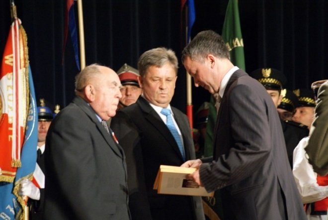 XLIX sesja Rady Miasta Ostrołęki - wręczenie odznaczeń (12.05.2009) - zdjęcie #24 - eOstroleka.pl