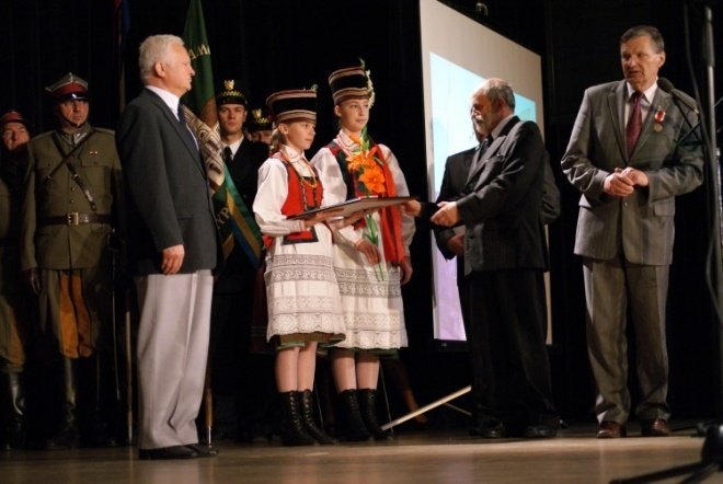 XLIX sesja Rady Miasta Ostrołęki - wręczenie odznaczeń (12.05.2009) - zdjęcie #13 - eOstroleka.pl