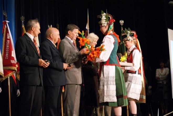 XLIX sesja Rady Miasta Ostrołęki - wręczenie odznaczeń (12.05.2009) - zdjęcie #6 - eOstroleka.pl