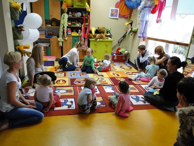 Zobacz jak wygląda lekcja pokazowa dla 3-latków w Szkole Języków Obcych Konwersatorium [10.09.2014] - zdjęcie #15 - eOstroleka.pl