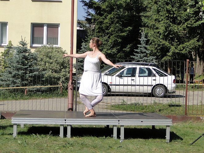 Balet podczas dużej przerwy w Zespole Szkół nr 5  - zdjęcie #2 - eOstroleka.pl